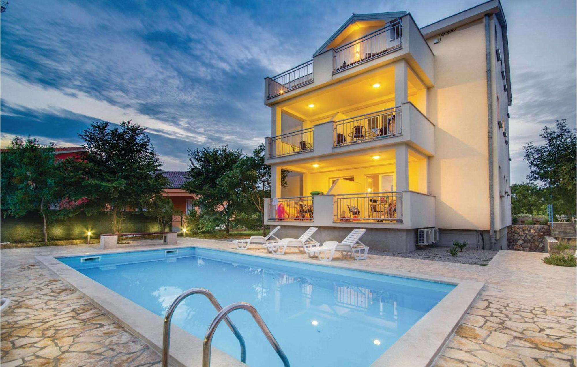 Beautiful Apartment In Pinezici With Wifi المظهر الخارجي الصورة
