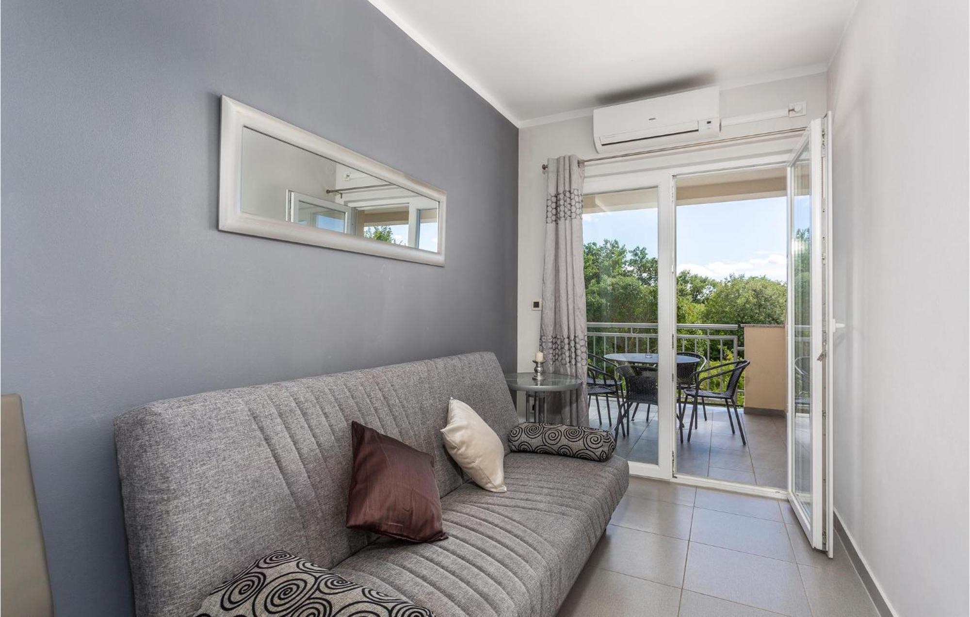 Beautiful Apartment In Pinezici With Wifi المظهر الخارجي الصورة