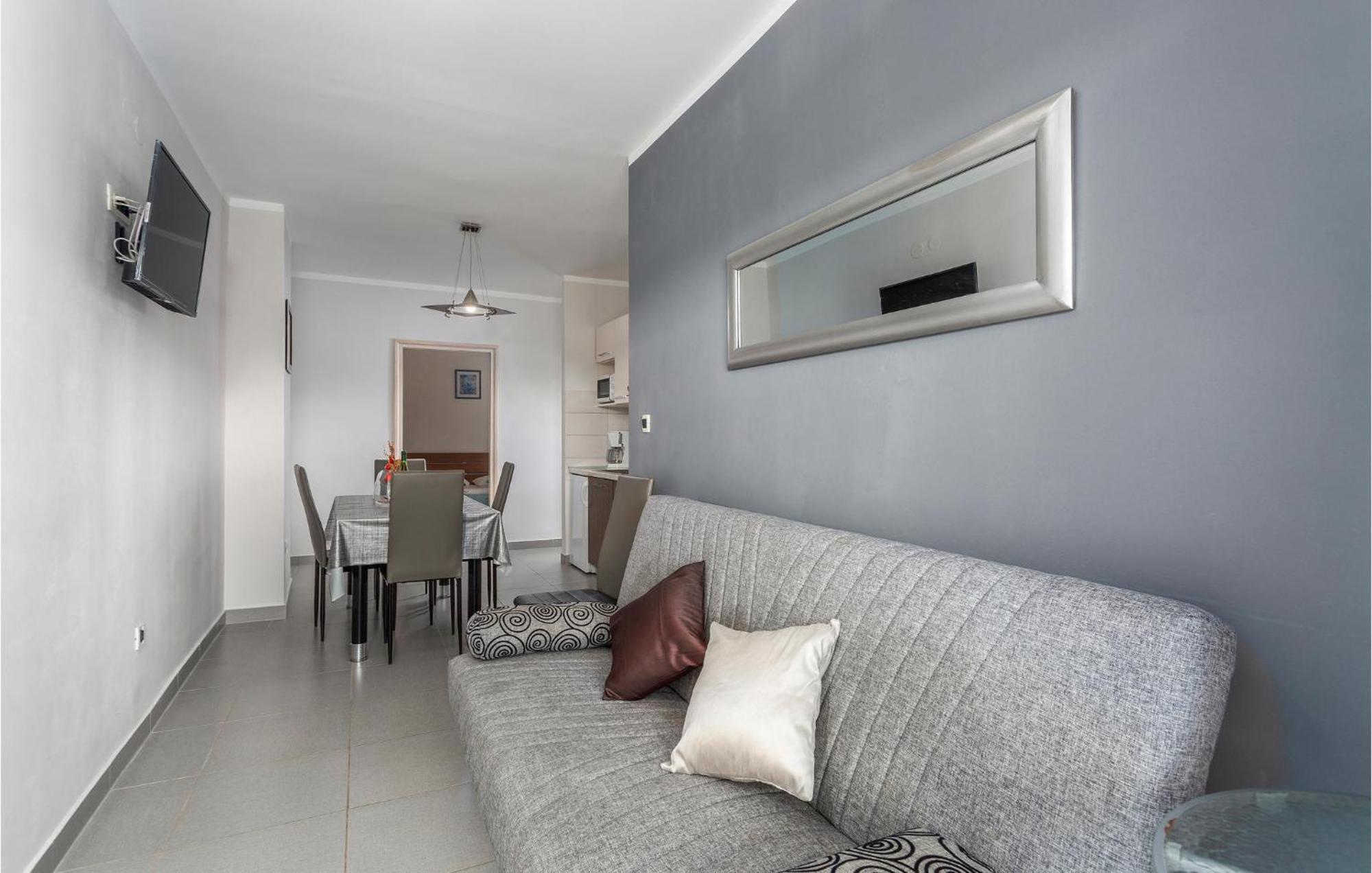 Beautiful Apartment In Pinezici With Wifi المظهر الخارجي الصورة